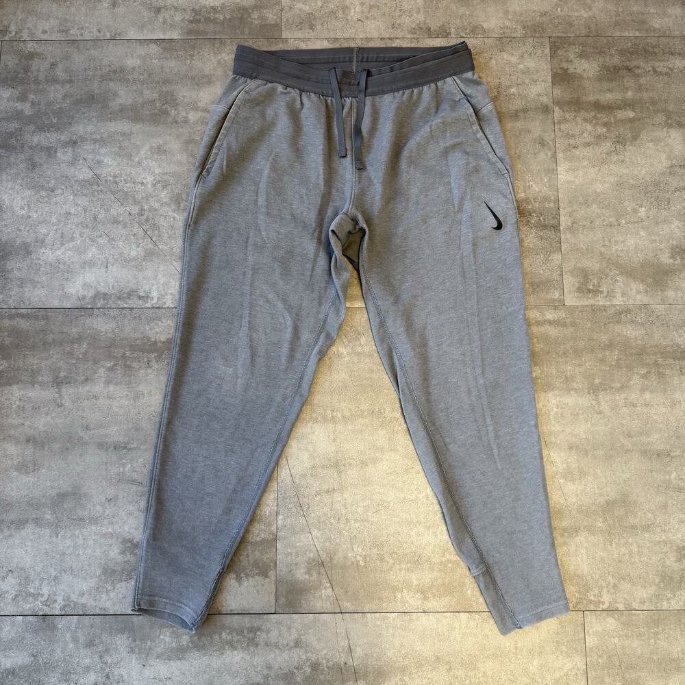 Nike Men’s Restore Dri-Fit Pocket Fleece Yoga Jogger Pants Gray Size Medium EUC